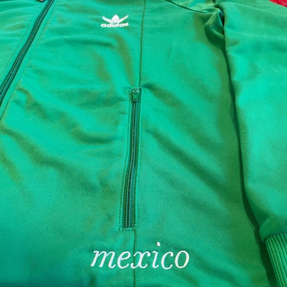 Collectible Mexico Adidas Jacket, Juniors but fits like a medium woman’s 🇲🇽 - Picture 5 of 7